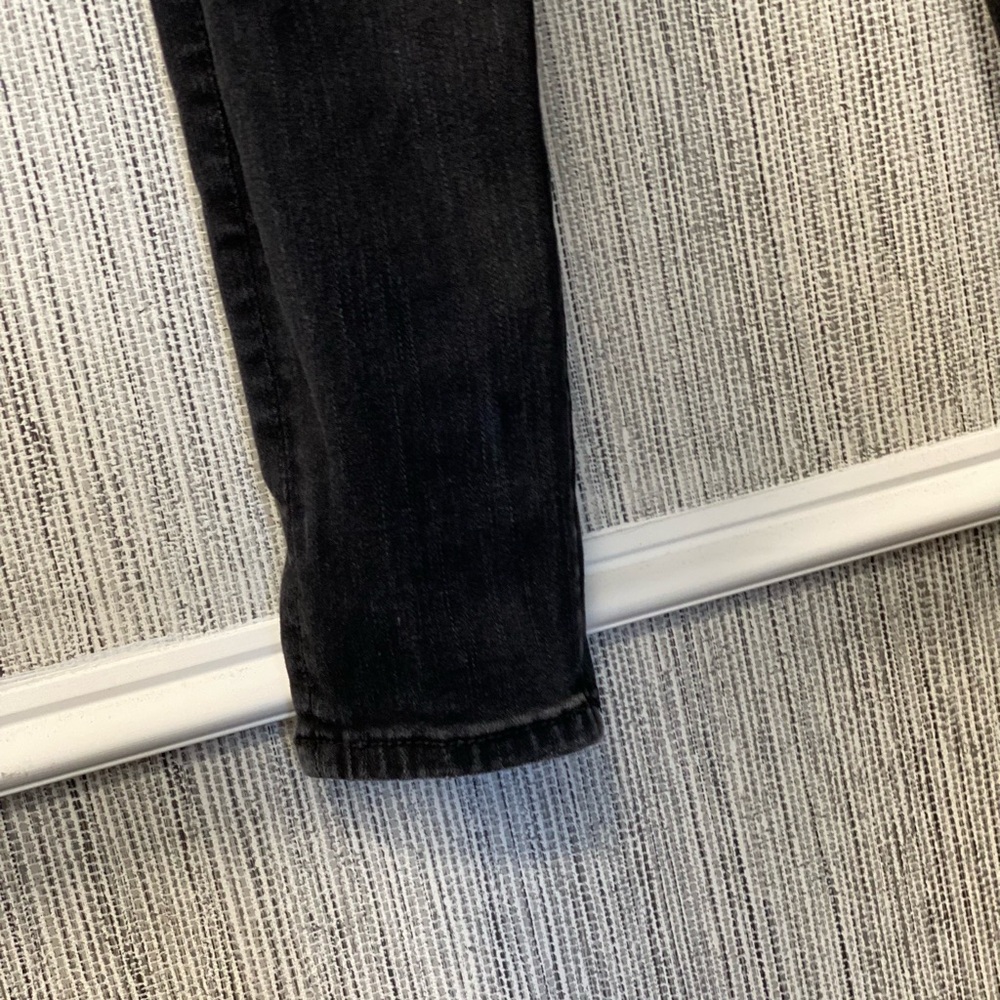 NWOT American Eagle women’s black distressed jegging jeans. Size 4R - Picture 7 of 9